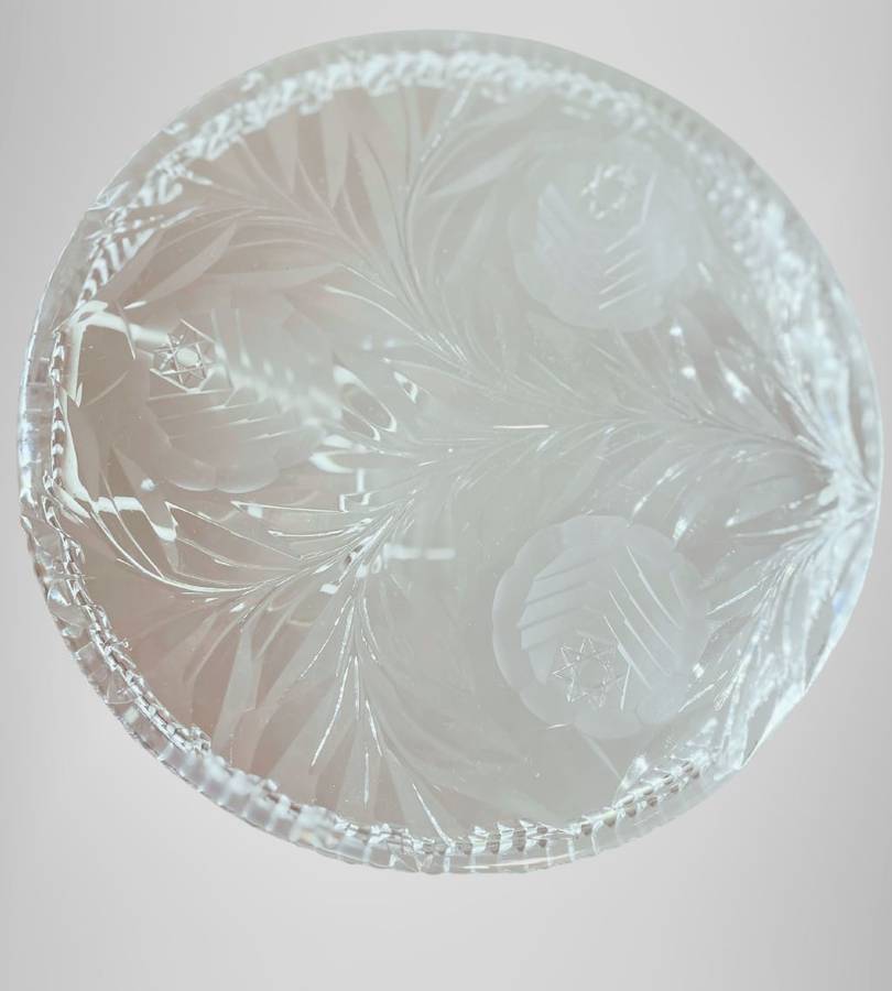 Round Crystal Tray with Gorgeous Floral Design - 22cm Diameter