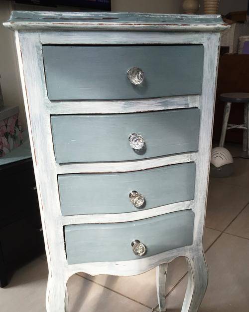 Exceptional quality, beautifully painted 4 drawer antique chest