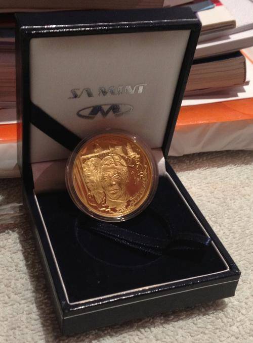 ### 10 YEAR 1oz MANDELA DEMOCRACY @ GOLD VALUE ### No Box or Cert !!