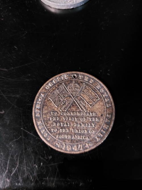 4 medalions of important events