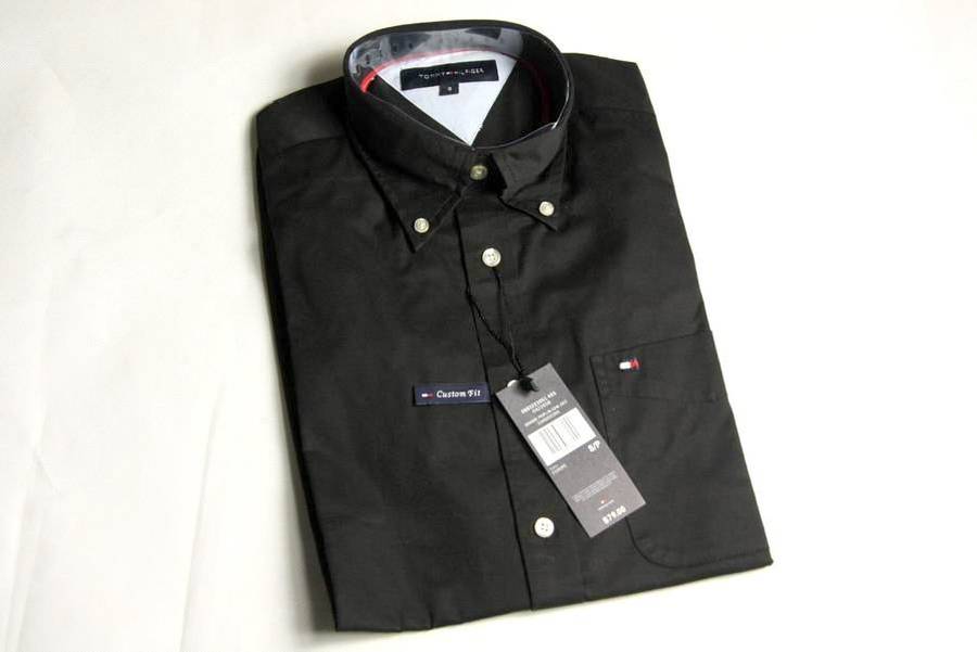 TOMMY HILFIGER men's business casual premium short sleeve shirt.