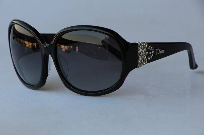 Brand new Dior Delicacy elegant ladies black gradient design sunglasses.