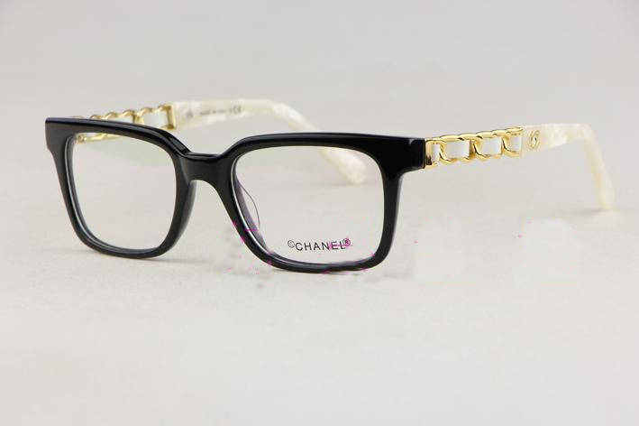 Brand new Chanel Ladies elegant clear with circles on plate.