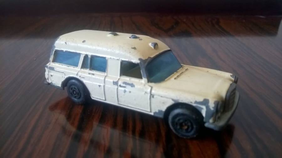 Mercedes Benz "Binz" Ambulance No.3 - 1:64 Matchbox Superfast