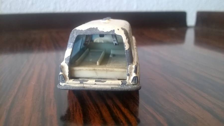 Mercedes Benz "Binz" Ambulance No.3 - 1:64 Matchbox Superfast