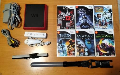Wii Console Mini Red with x6 Wii games and Wii Light saber (Wii)
