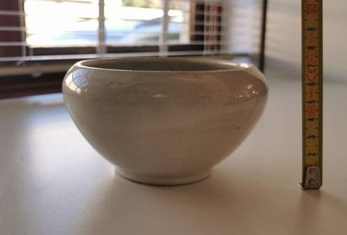 White Linnware bowl