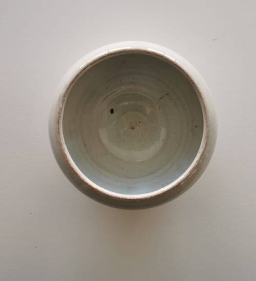 White Linnware bowl
