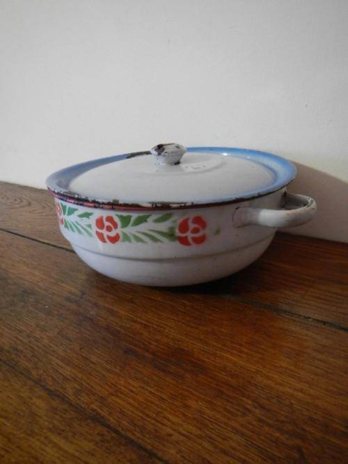 Unique enamel pot