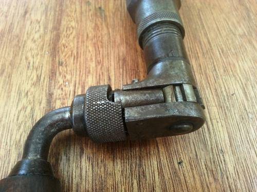 Hand auger with ratchet