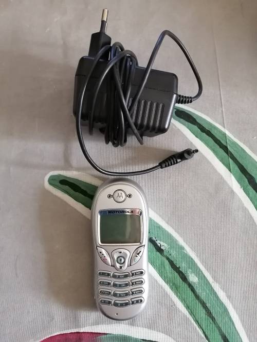 Motorola C300 Cellphone