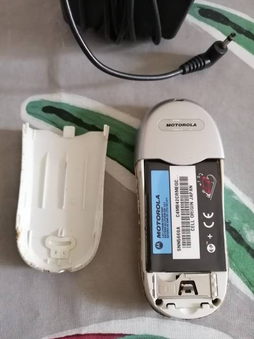 Motorola C300 Cellphone