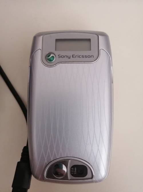 Sony Ericsson Flip Up Cellphone