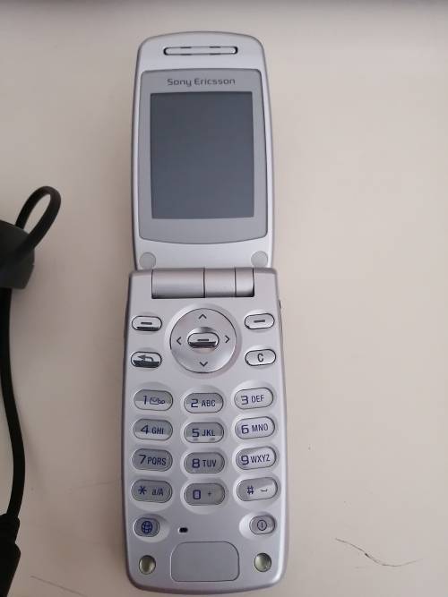 Sony Ericsson Flip Up Cellphone