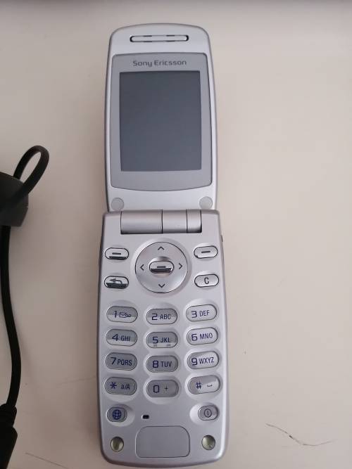 Sony Ericsson Flip Up Cellphone