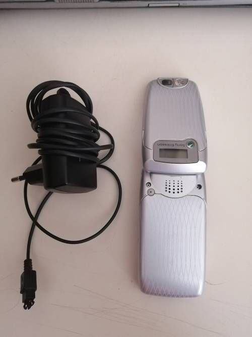 Sony Ericsson Flip Up Cellphone