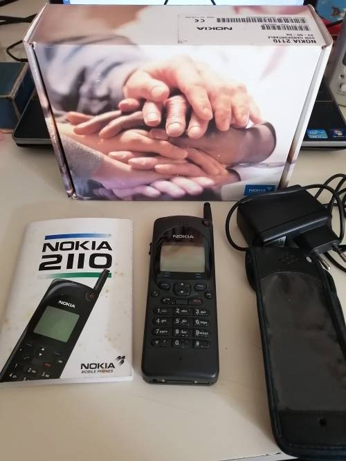 Nokia 2110 in Original Box with charger (Does Not Charge)