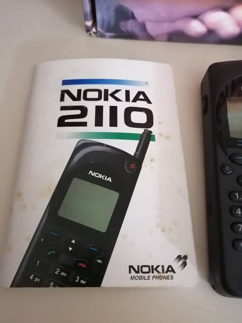 Nokia 2110 in Original Box with charger (Does Not Charge)
