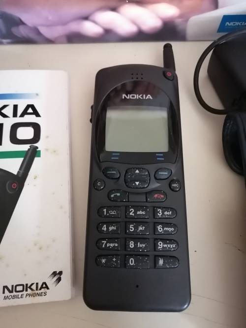Nokia 2110 in Original Box with charger (Does Not Charge)