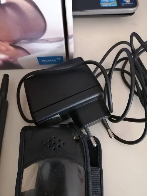 Nokia 2110 in Original Box with charger (Does Not Charge)