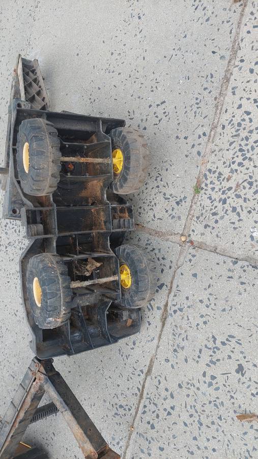 2 Large Tonka Toys digger and crane (Needs restoration)