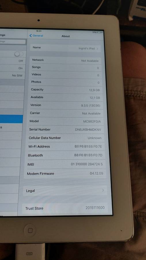 IPad 2nd Gen 16gb (has account but is unlocked)
