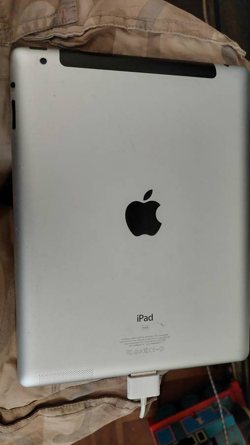 IPad 2nd Gen 16gb (has account but is unlocked)
