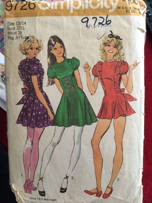 Sewing pattern Simplicity 9726, junior/teen dress in 2 lengths and bloomers, size 13-14