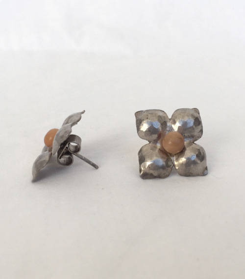 Vintage Flower Earrings with tiny amber sphere* hammered Silver 800