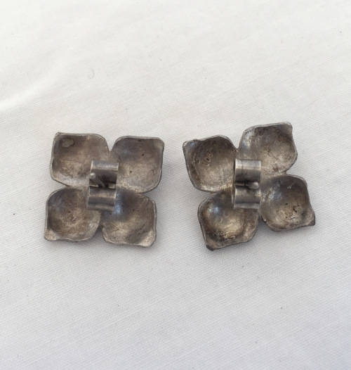 Vintage Flower Earrings with tiny amber sphere* hammered Silver 800