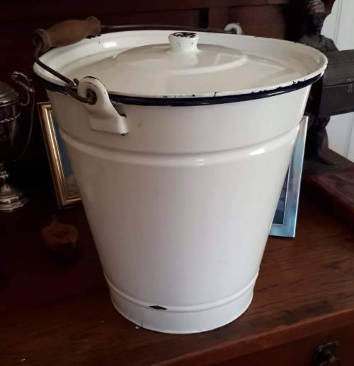 Large Enamel Slop Bucket with lid