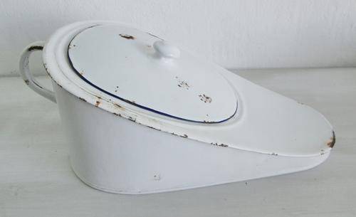 RARE ENAMELWARE BEDPAN COMPLETE WITH LID