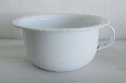 VINTAGE WHITE ENAMELWARE CHAMBER POT