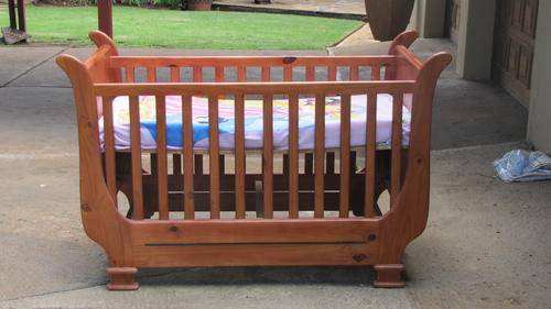 Oregon pine Sleigh Cot