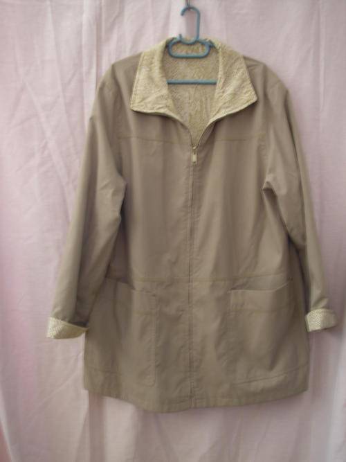 TWO IN ONE!!! LADIES LIGHT REVERSIBLE JACKET, SNAKESKIN COTTON/KHAKI COTTON, SIZE 40.