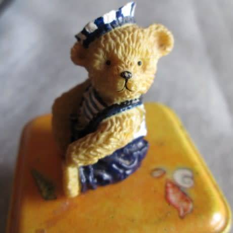 Bear By the Sea Tin