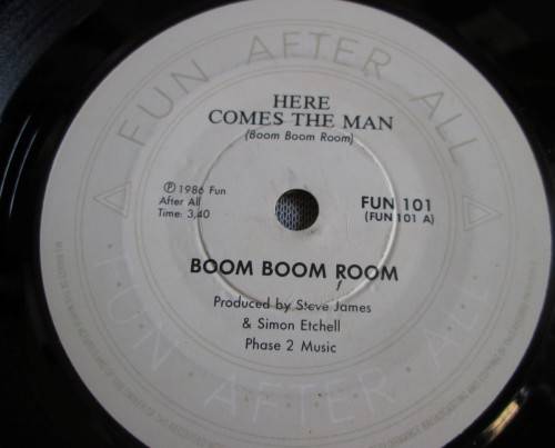 BOOM BOOM BOOM - 1986 HERE COMES THE MAN/DAYS LIKE THESE (FUN 101) 45 RPM RECORD - A3207