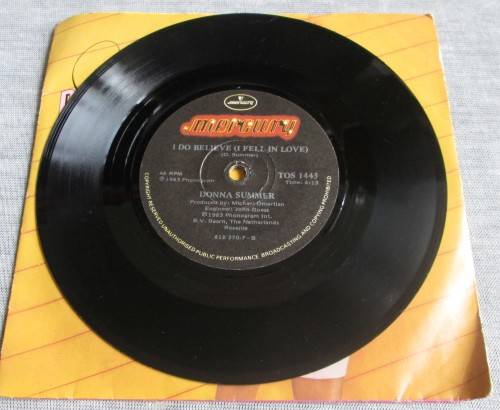 DONNA SUMMER - SHE WORKS HARD FOR THE MONEY 1983 (TOPS 1443) 45 RPM RECORD