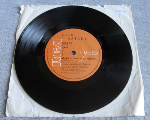 RICK ASTLEY - NEVER GONNA GIVE YOU UP 1987 (RCA 535) 45 RPM RECORD