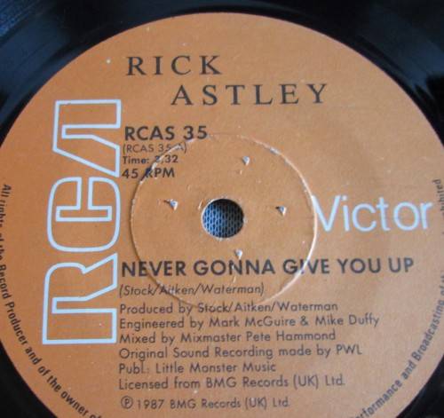 RICK ASTLEY - NEVER GONNA GIVE YOU UP 1987 (RCA 535) 45 RPM RECORD