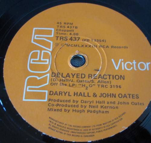 DARYL HALL AND JOHN OATES - MANEATER (TRS 437) 45 RPM RECORD