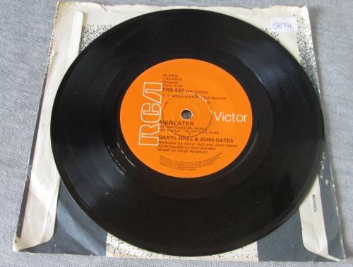 DARYL HALL AND JOHN OATES - MANEATER (TRS 437) 45 RPM RECORD