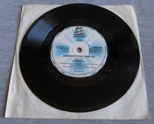 ROCKWELL - 1984 SOMEBODY`S WATCHING ME/INSTURMENTAL (TMS 605) 45RPM RECORD - A3591