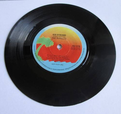 THE BUGGLES - 1979 VIDEO KILLED THE RADIO STAR/KID DYNAMO (PD 17760) 45 RPM RECORD - A3615