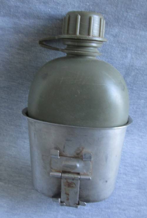 SADF WATER BOTTLE WITH FIRE BUCKET AND CUTLERY