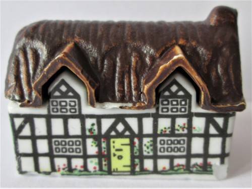 WADE PUMP COTTAGE WHIMSEY ON WHY SET ONE 1980-1981 (SEE DESCRIPTION)