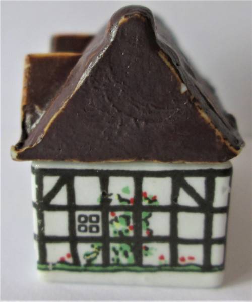 WADE PUMP COTTAGE WHIMSEY ON WHY SET ONE 1980-1981 (SEE DESCRIPTION)