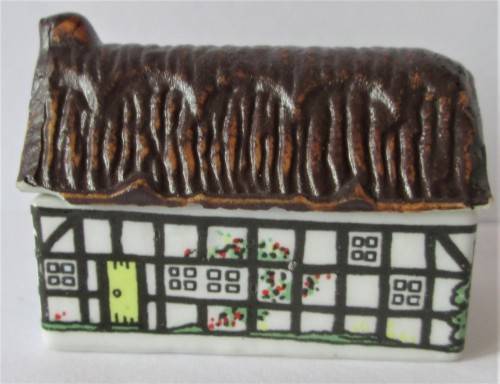 WADE PUMP COTTAGE WHIMSEY ON WHY SET ONE 1980-1981 (SEE DESCRIPTION)