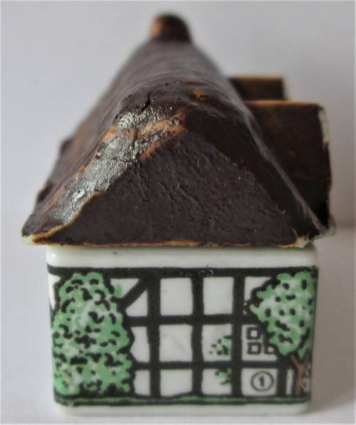 WADE PUMP COTTAGE WHIMSEY ON WHY SET ONE 1980-1981 (SEE DESCRIPTION)