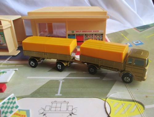 1970 SERVICE STATION FORECOURT MADE IN ENGLAND LESNEY - RAKV/5